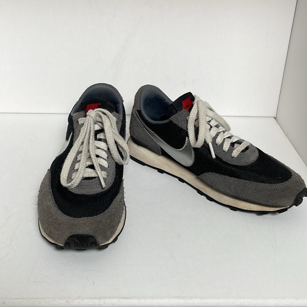 Nike: Day Tripper Sneaker - Picture 3 of 9